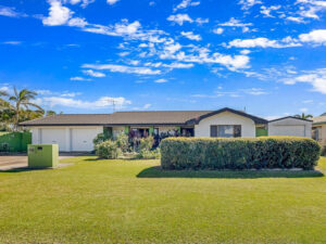A house for sale in Kinkuna, Melbourne