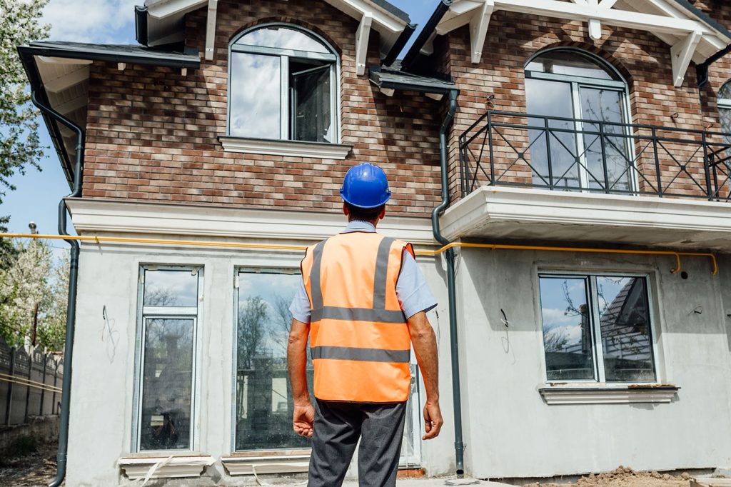 Inspect East team doing a building and pest inspection.